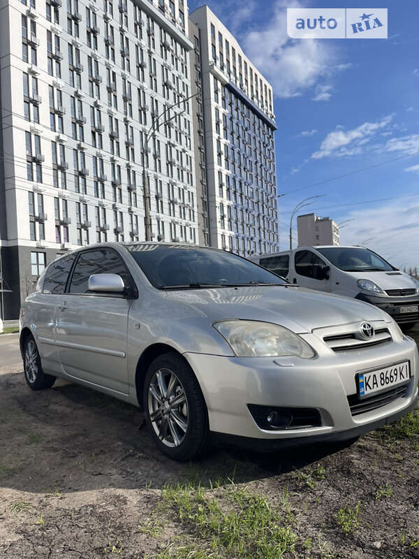 2004 toyota corolla