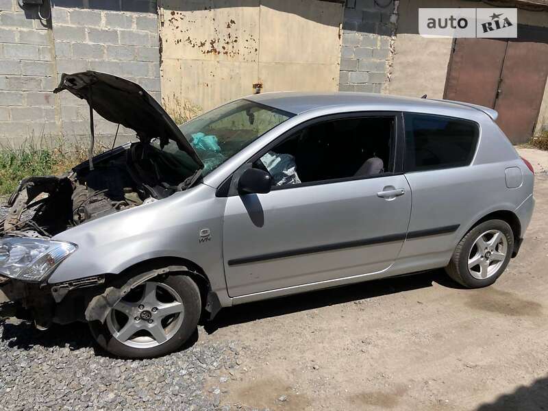 2004 toyota corolla