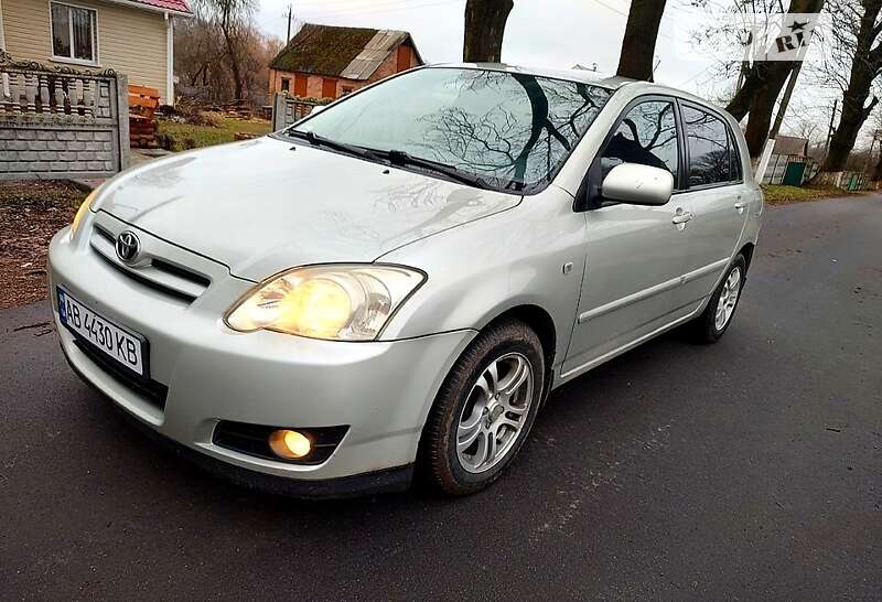 2004 toyota corolla