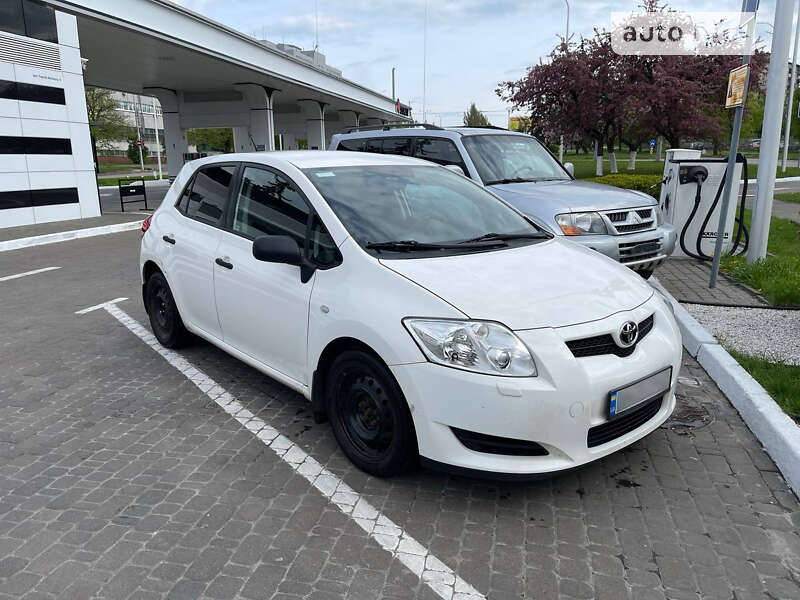 2008 toyota auris
