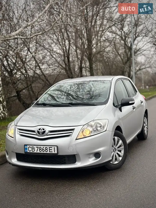 2010 toyota auris