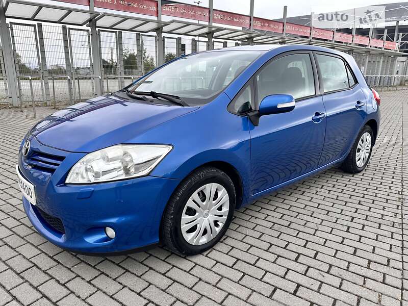 2010 toyota auris