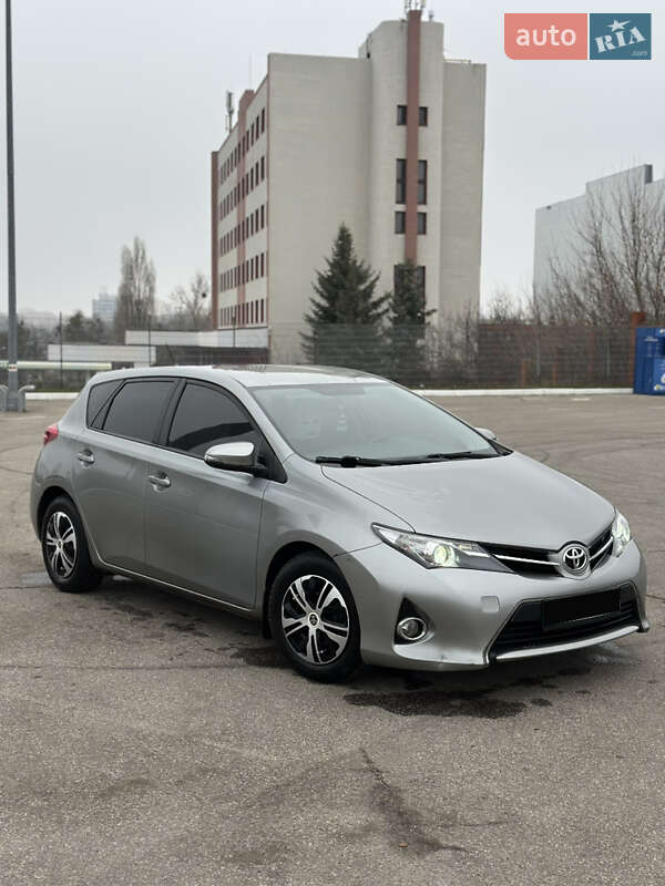2015 toyota auris