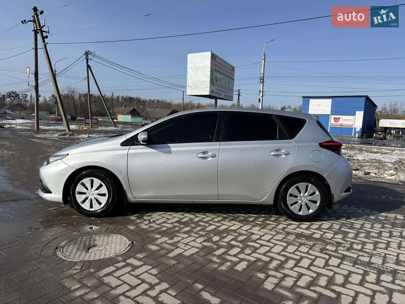 2015 toyota auris