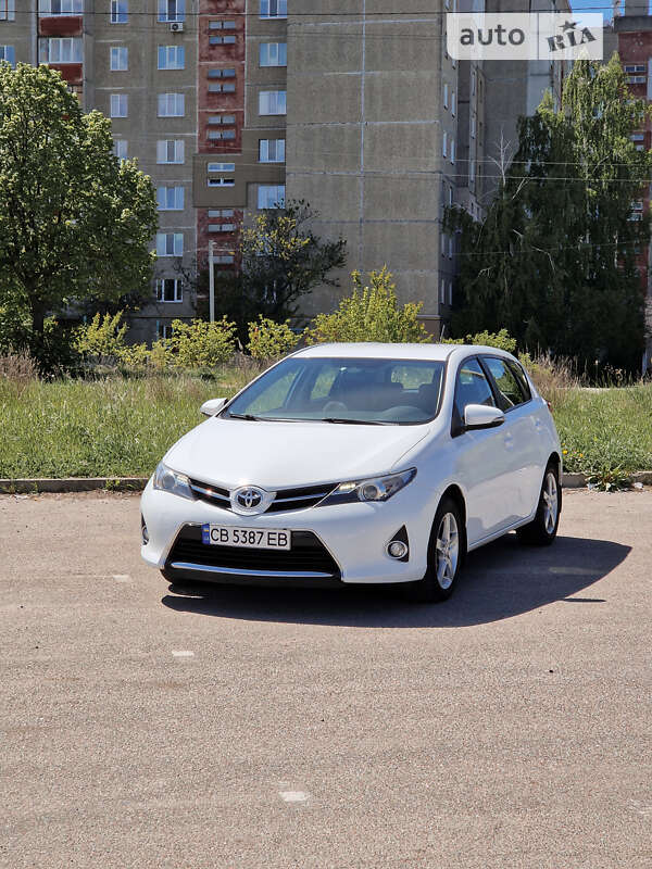 2015 toyota auris