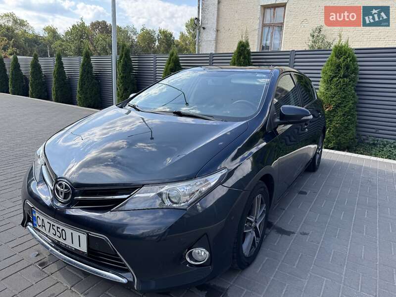 2014 toyota auris