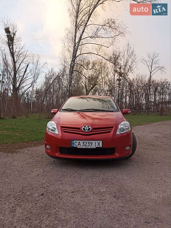 2010 toyota auris