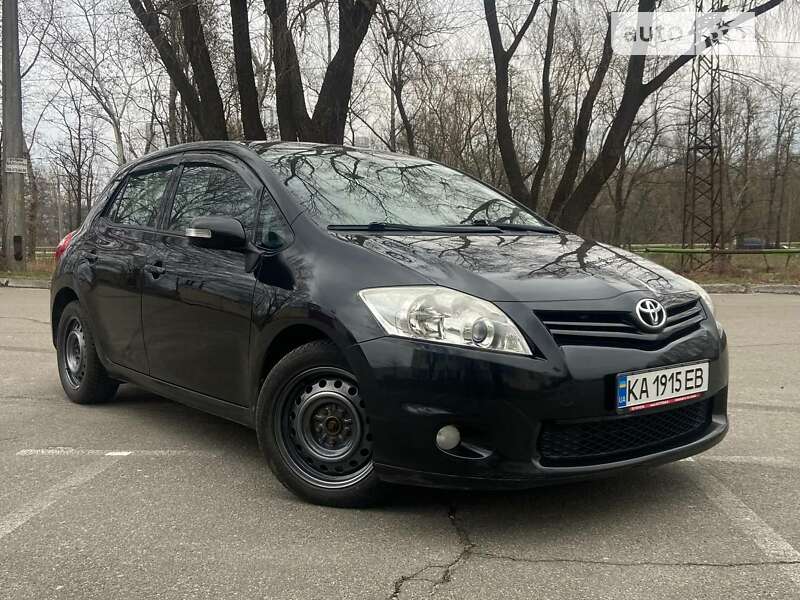 2010 toyota auris