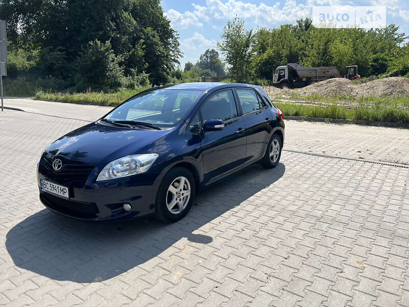 2010 toyota auris