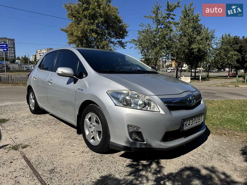 2012 toyota auris