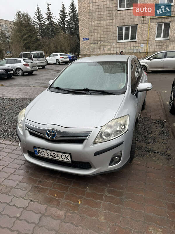 2012 toyota auris