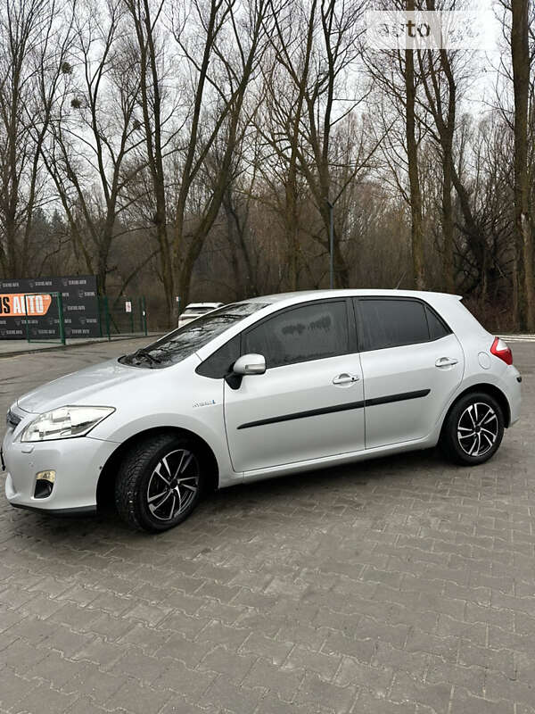 2010 toyota auris