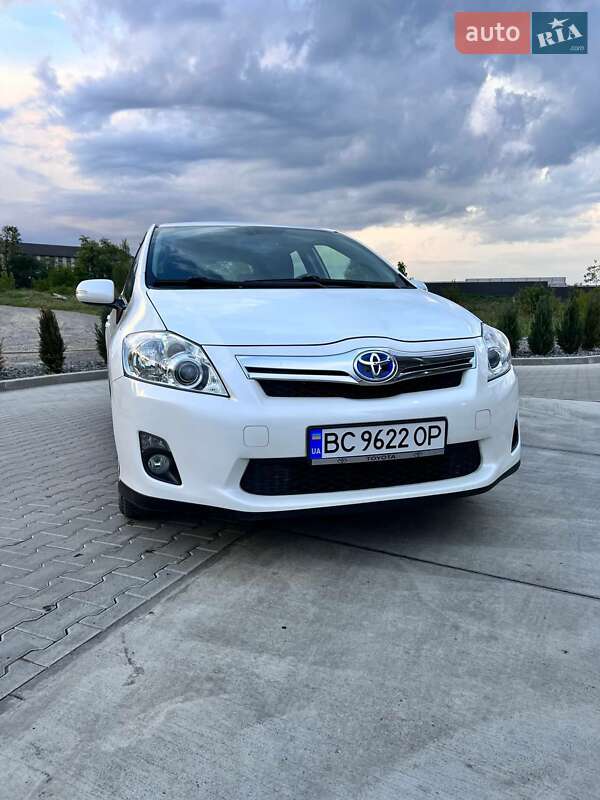 2010 toyota auris