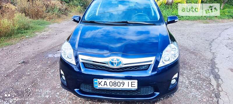 2011 toyota auris