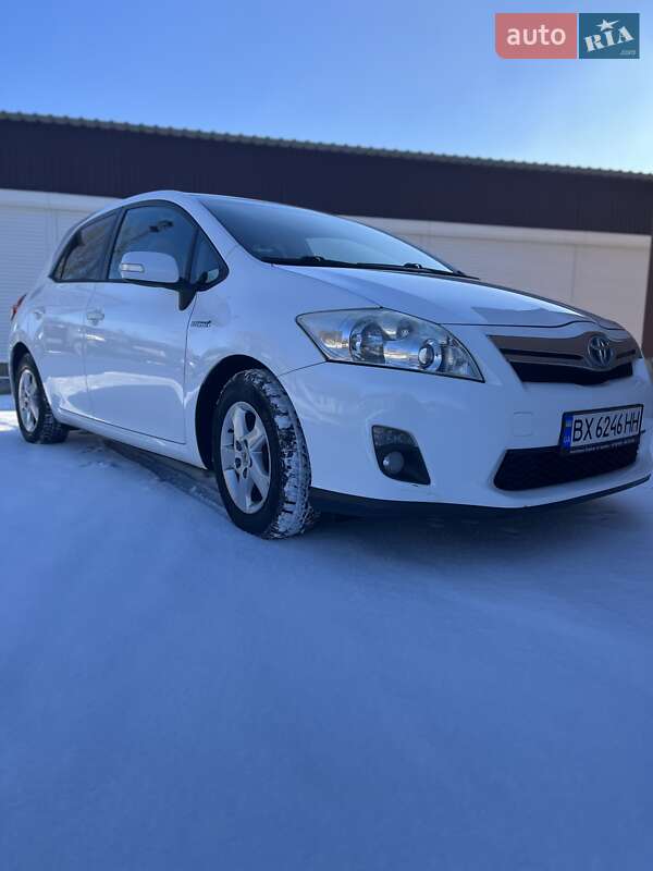 2011 toyota auris