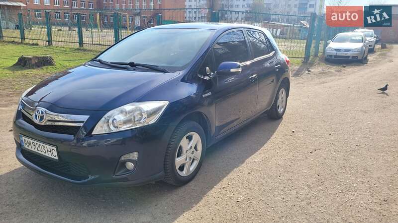 2010 toyota auris
