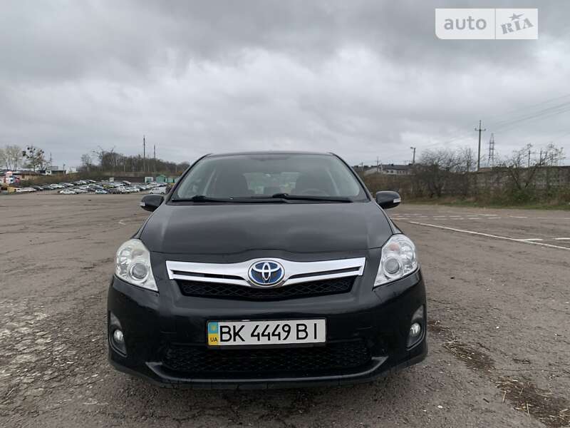 2012 toyota auris