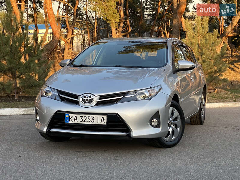 2013 toyota auris