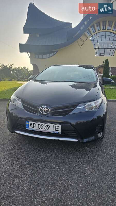 2013 toyota auris