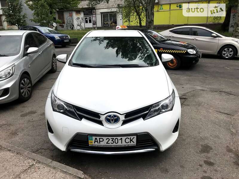2013 toyota auris