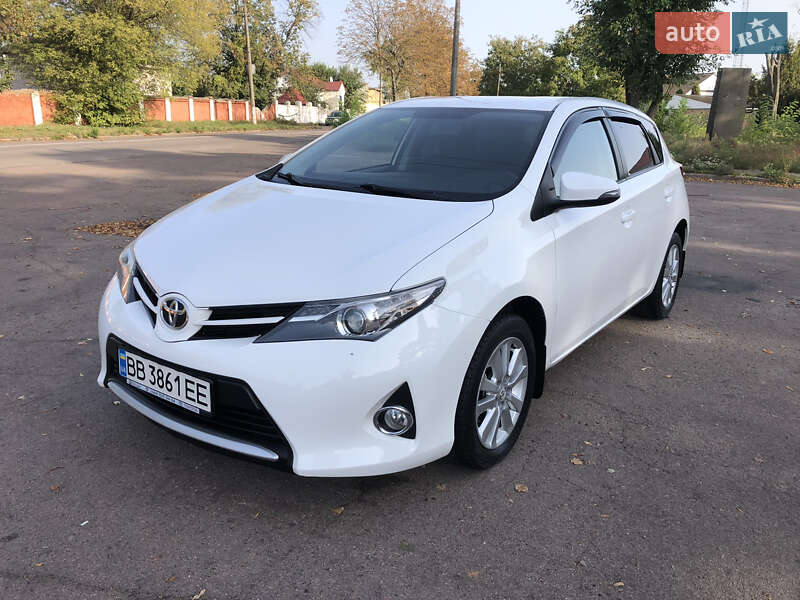 2013 toyota auris
