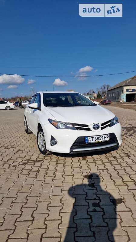 2013 toyota auris
