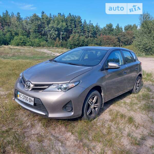 2013 toyota auris