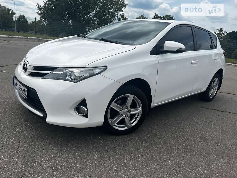2013 toyota auris