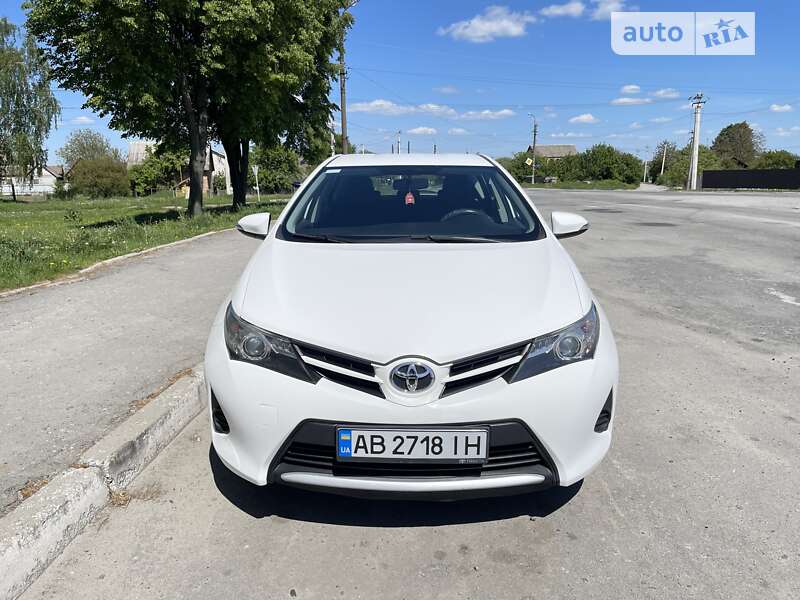 2013 toyota auris