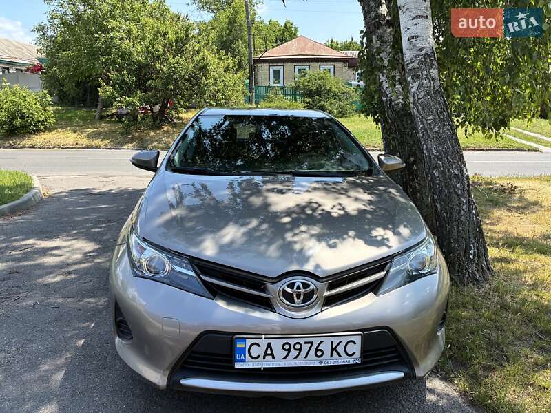 2013 toyota auris