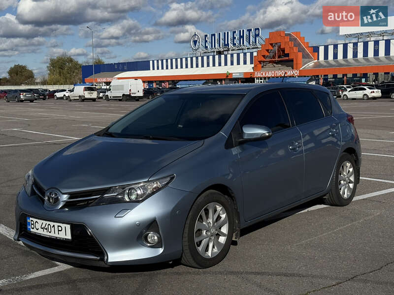 2013 toyota auris