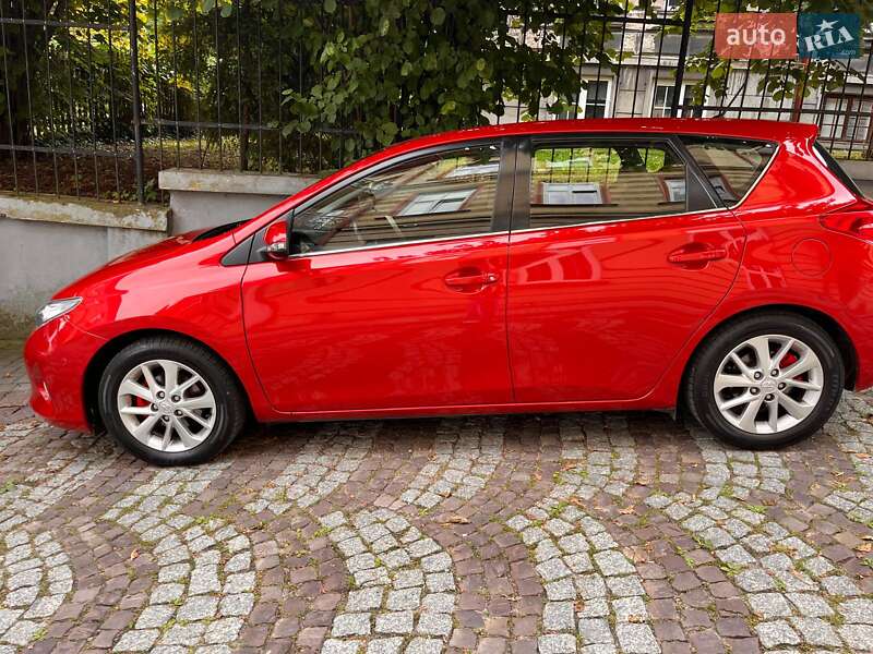 2013 toyota auris