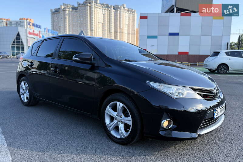 2013 toyota auris