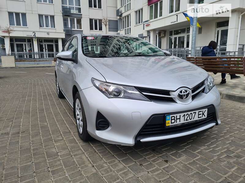 2013 toyota auris