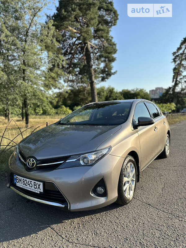 2013 toyota auris