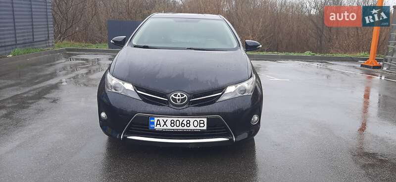 2013 toyota auris