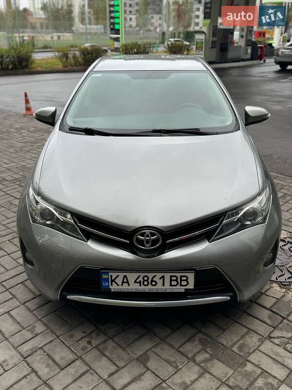 2013 toyota auris