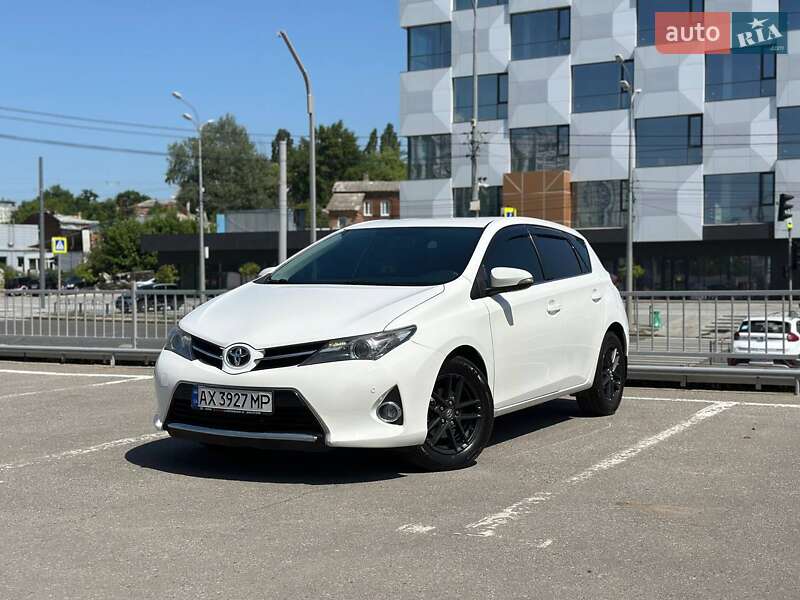 2015 toyota auris