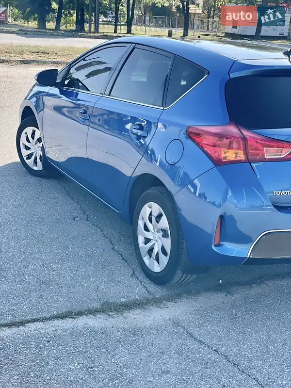 2013 toyota auris
