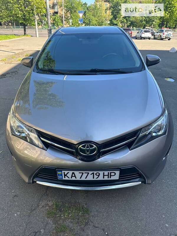2013 toyota auris