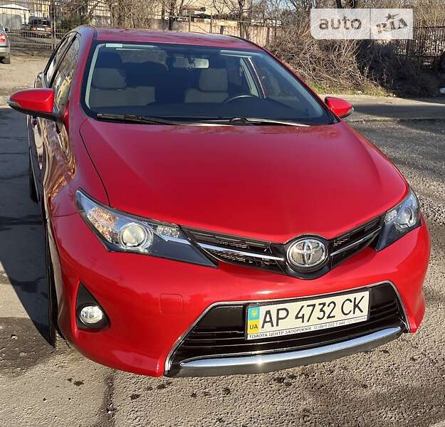 2013 toyota auris