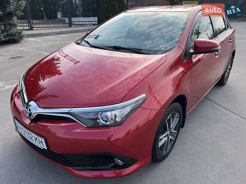 2016 toyota auris