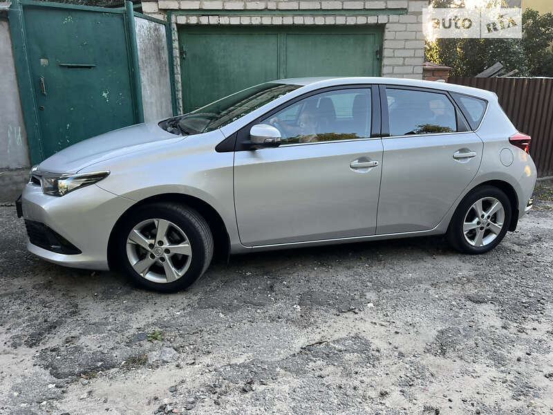 2016 toyota auris