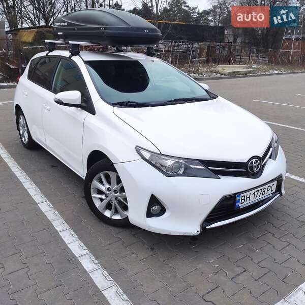 2013 toyota auris