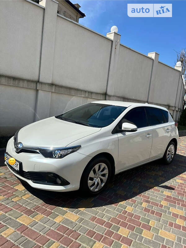 2016 toyota auris