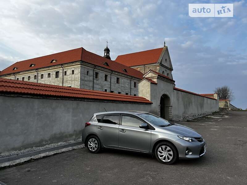 2013 toyota auris
