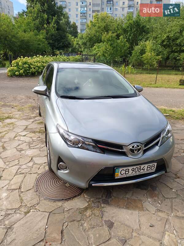 2012 toyota auris