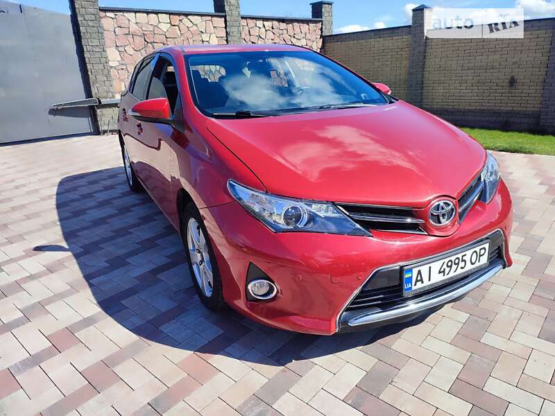 2014 toyota auris