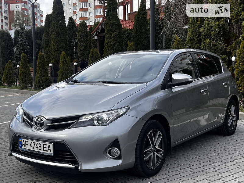 2015 toyota auris