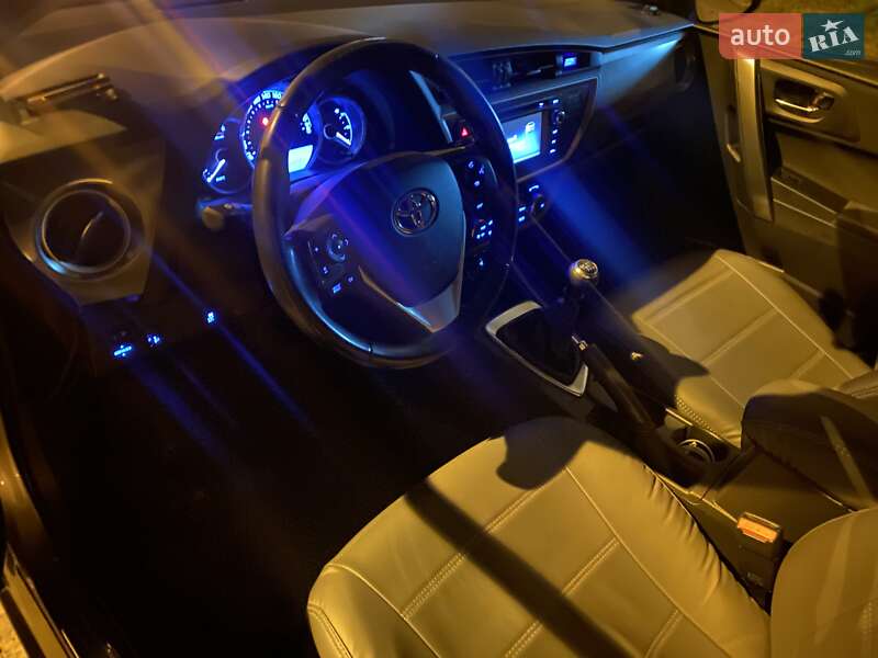 2014 toyota auris